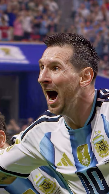 ¿En que me basé para hacer este proyecto en homenaje a Leo Messi?
 Primero que nada, no me interesaba representarlo levantando una copa o festejando un gol, sino más bien mostrar el momento previo. Una de esas jugadas donde Messi con unos pocos movimientos, escribe la historia.
Porque Messi es el mejor jugador de todos los tiempos, y este homenaje debía superar la visión triunfalista de la copa y la celebración, porque Messi representa más bien al camino hacia esa gloria, al juego en sí mismo.
Me pareció que un homenaje a Messi tenía que representar esa escena de fútbol que todos tenemos en la mente.
Y también, tenía que tener a los rivales que superó. Esa escena representa la garra, la audacia y la habilidad de Leo.
#artevillalba #leomessi #argentina🇦🇷 #escultura�