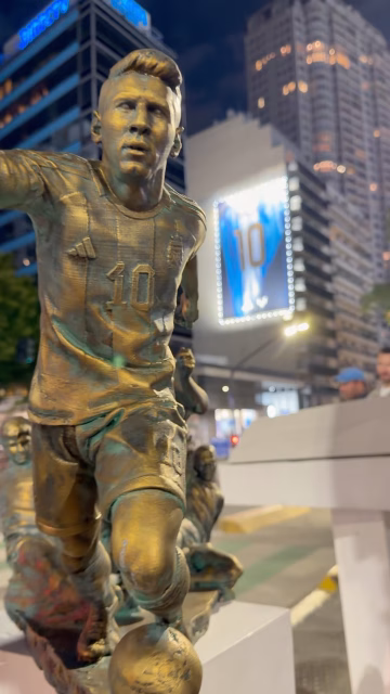 GRACIAS MESSI, Por todo lo que nos hiciste sentir. Por no rendirte nunca. Por llevar nuestra camiseta hasta lo más alto 🇦🇷

#artevillalba #leomessi̇ #argentina🇦🇷