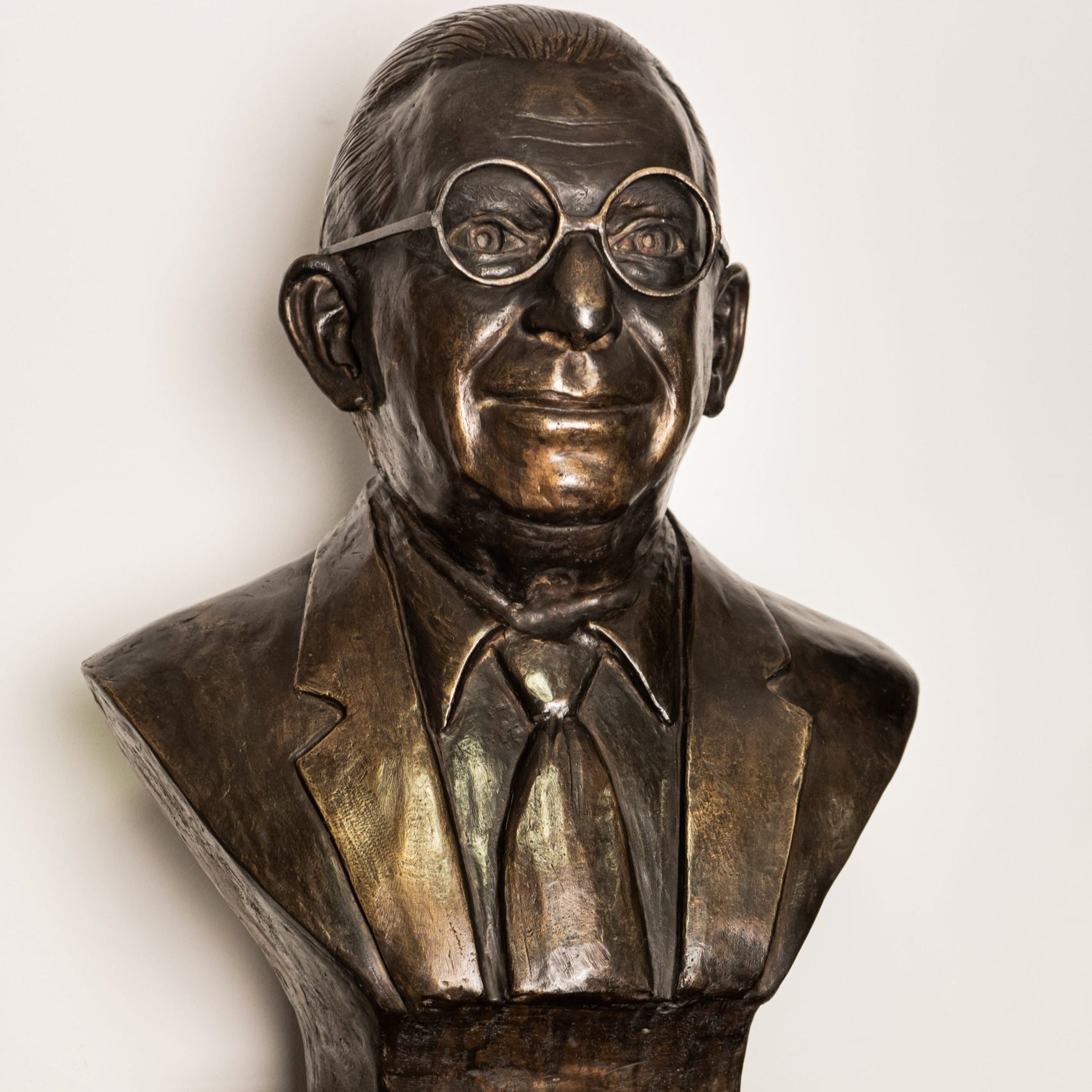 Busto Homenaje a Pablo Jorge Dellepiane