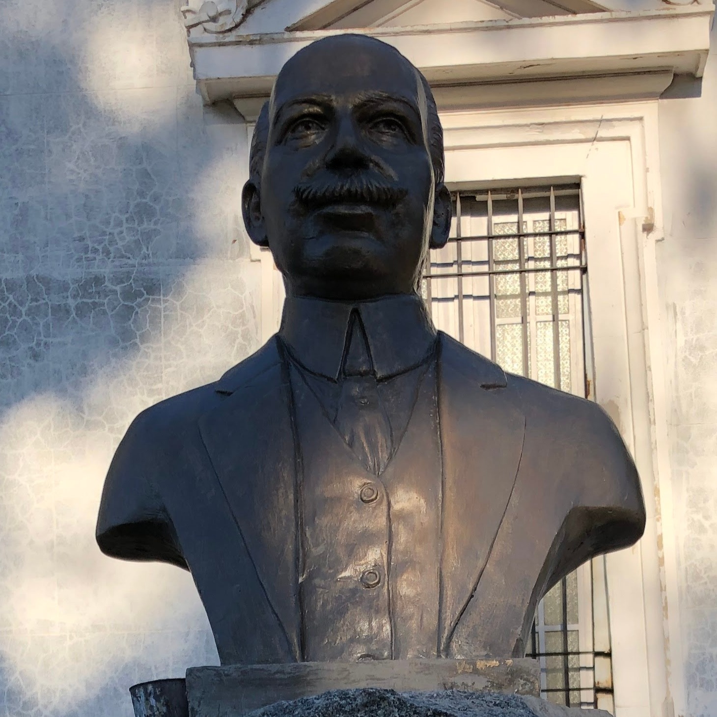Busto de José ingenieros