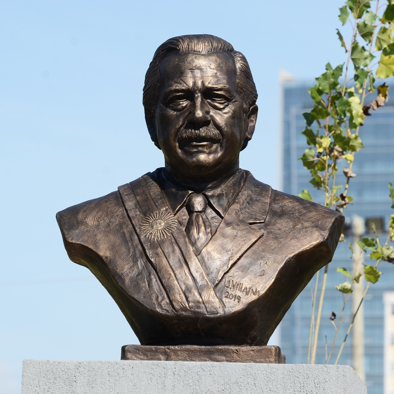 Busto Raúl Alfonsín