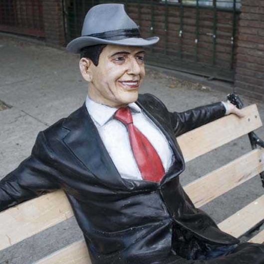 Instalación urbana Escultura Carlos Gardel